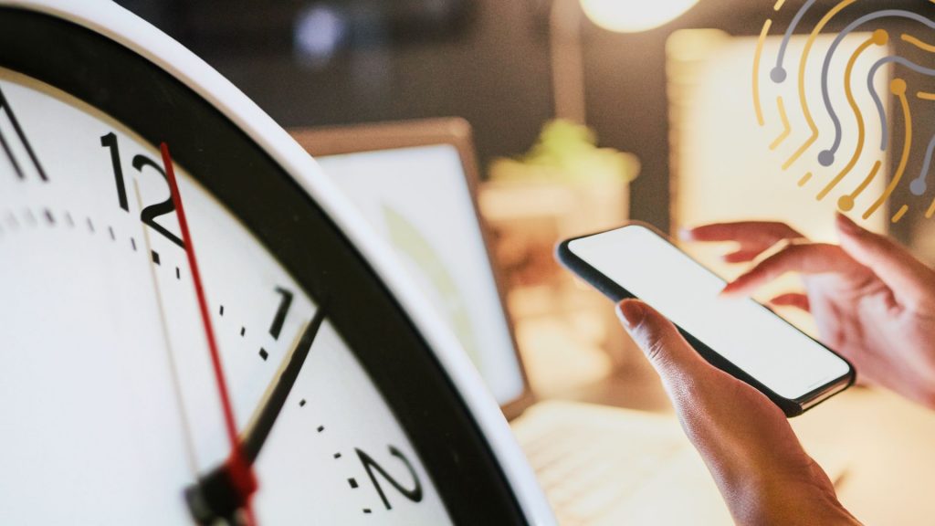 Scopri come determinare la frequenza ottimale per pubblicare contenuti e massimizzare l'engagement del tuo pubblico nelle diverse piattaforme digitali.